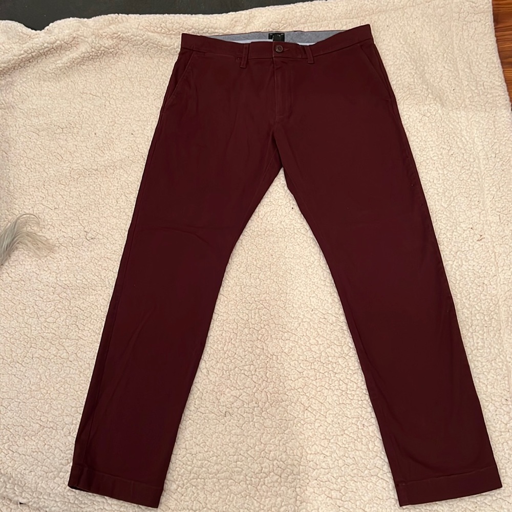 Re-Imagined by J Crew men’s slim fit stretch chino pants. Waist 30, length 32.